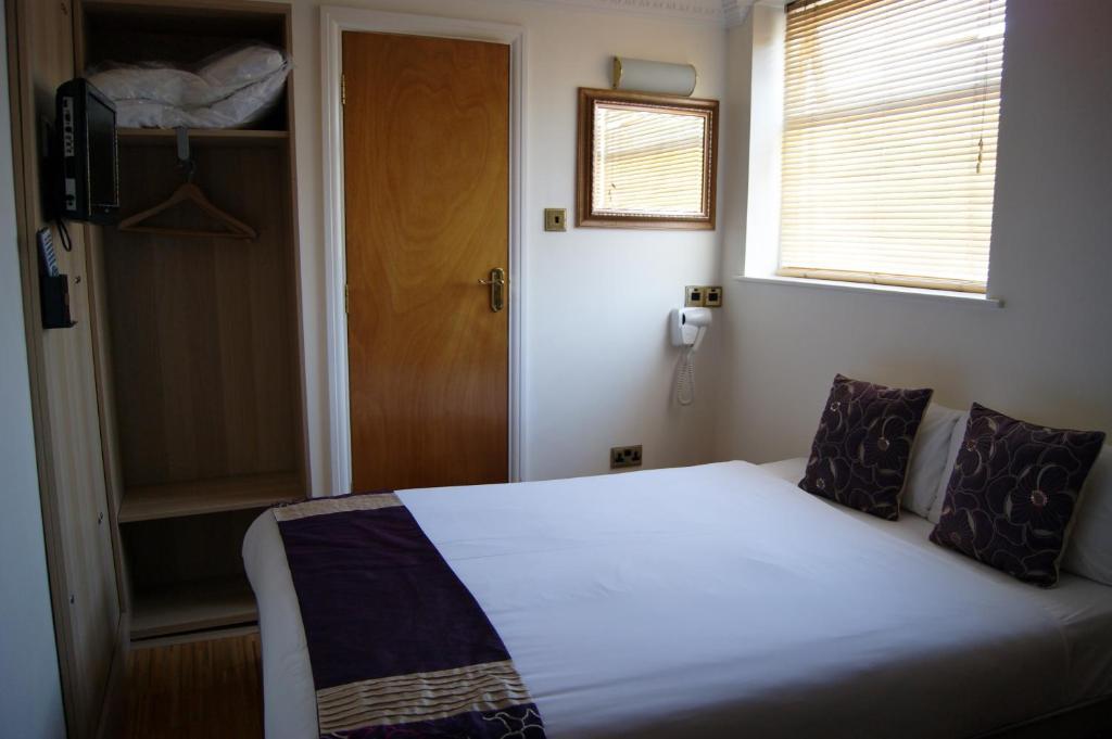 Abbey Court - Hyde Park